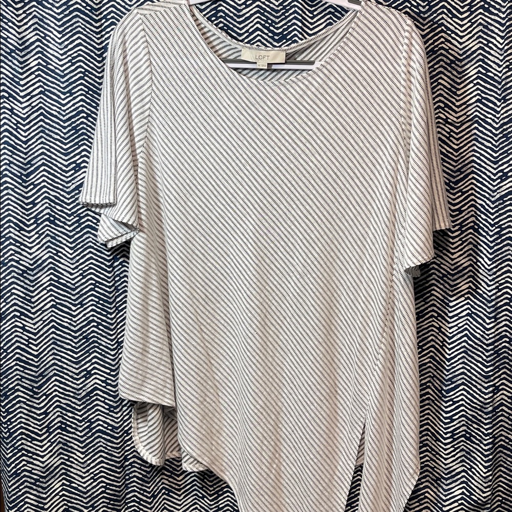 LOFT Diagonal Stripe Gray and White Tee